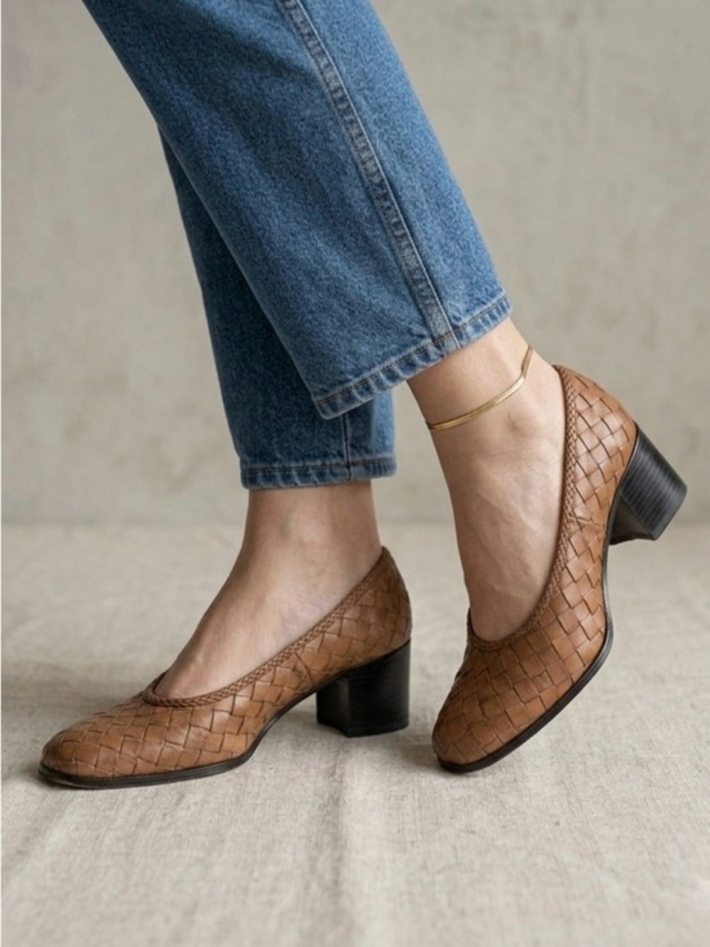BCBG MAX AZRIA 90s Vintage Woven Intrecciato Block Heels in Cognac Leather
